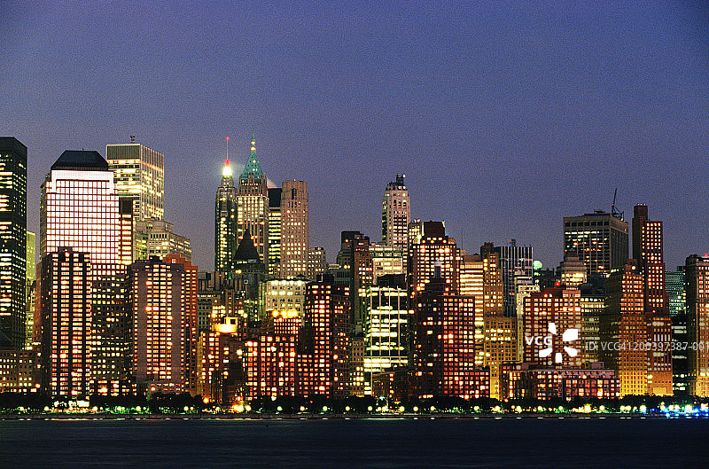 美国纽约城市天际线，黄昏时分图片素材