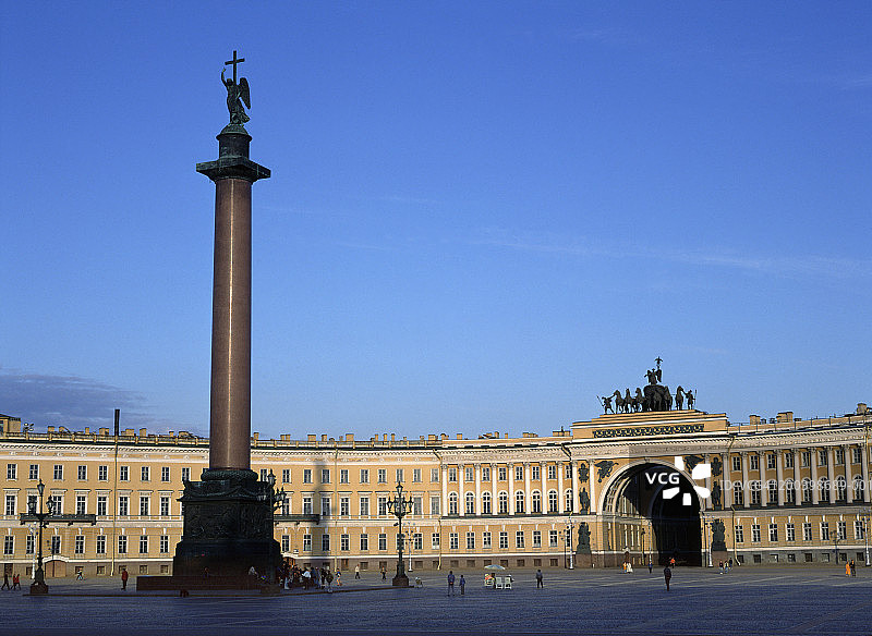 俄罗斯圣彼得堡宫殿广场亚历山大柱图片素材