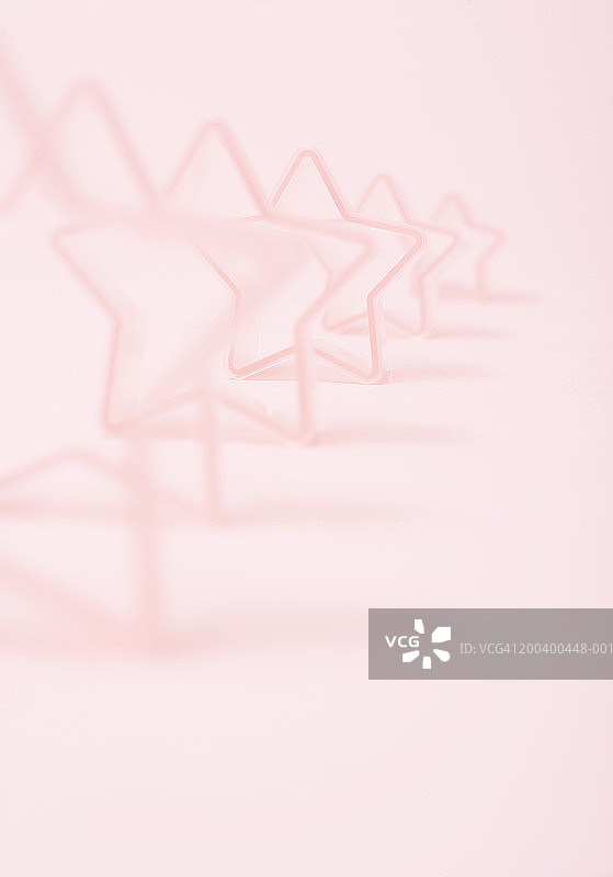 一排星星形状的饼干切割器图片素材