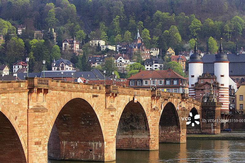 德国海德堡卡尔·特奥多桥和内卡河图片素材