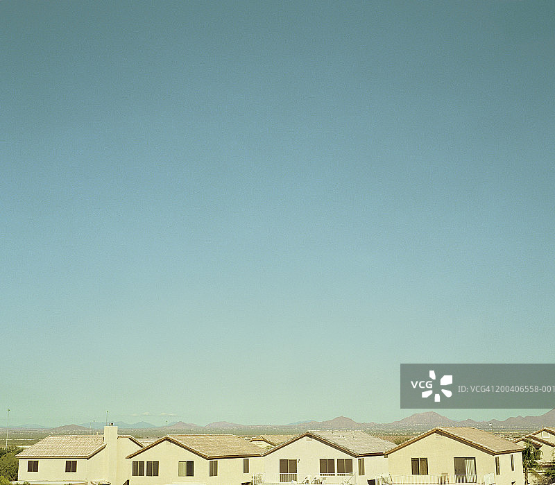 成片住宅开发项目，背景是山脉图片素材