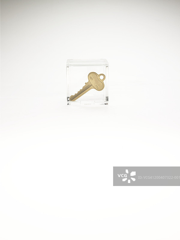 玻璃柜中的钥匙图片素材