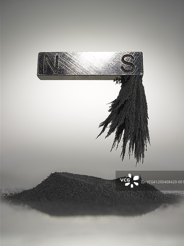 被磁铁吸引的尘土图片素材