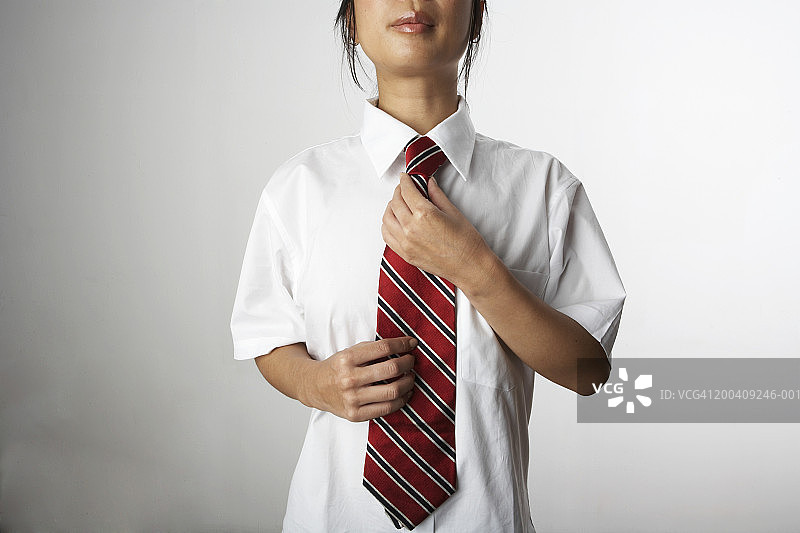 穿衬衫打领带的女人图片素材