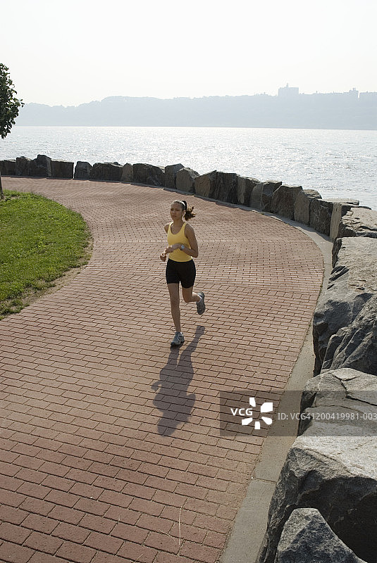 女人慢跑图片素材