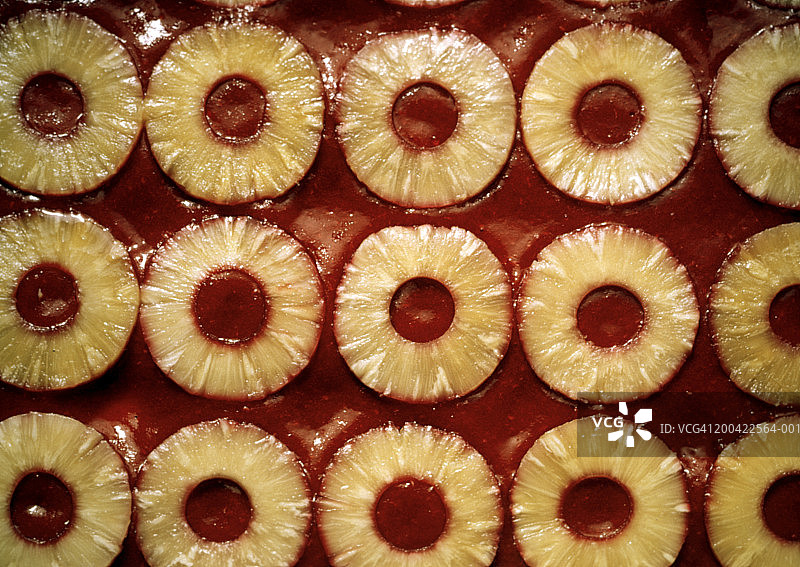 菠萝圈烤盘蛋糕图片素材