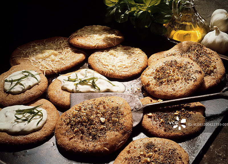 蒜香牛至薄饼图片素材