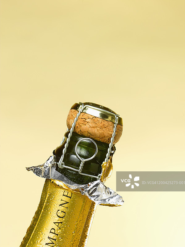 香槟酒瓶中的裸露软木塞，特写图片素材