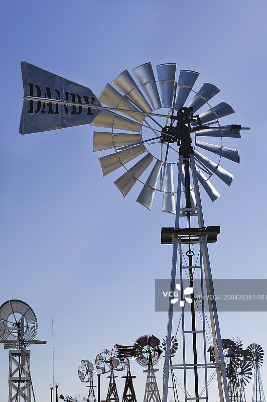 美国德克萨斯州拉伯克，美国风力发电中心，风车水泵展品高区图片素材
