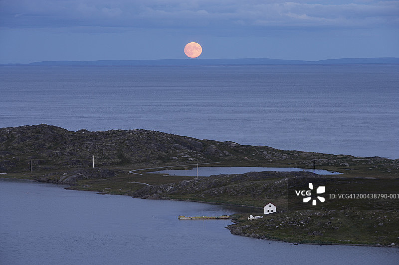加拿大拉布拉多红湾海峡贝尔岛鞍岛月亮图片素材
