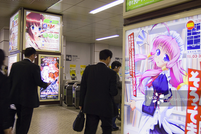 日本东京上班族乘坐地铁（虚化效果）图片素材