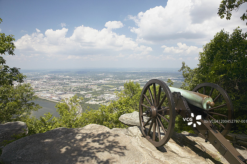 美国田纳西州查塔努加市俯瞰的Point Park的内战加农炮图片素材