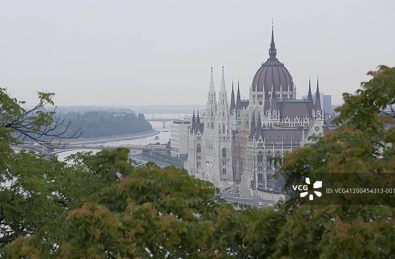匈牙利布达佩斯多瑙河畔的国会大厦图片素材