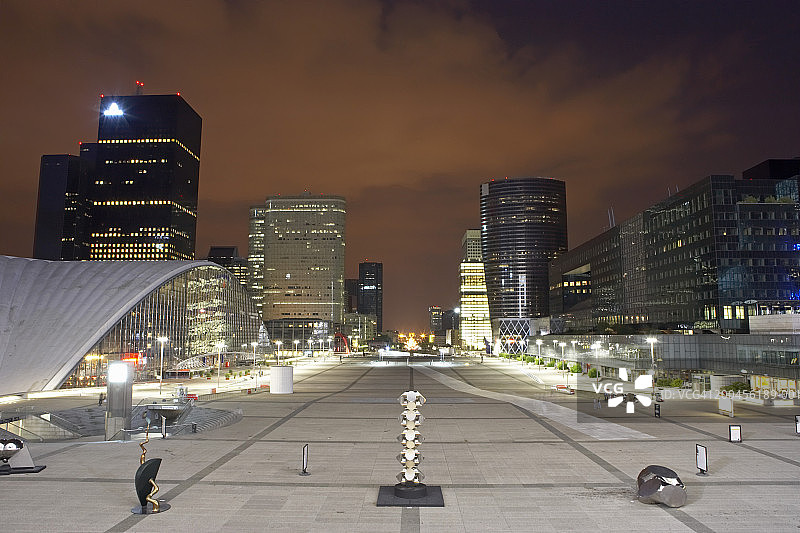 法国巴黎拉德芳斯区夜景图片素材
