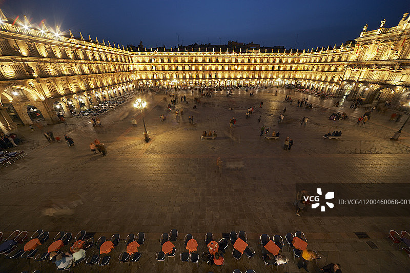 西班牙萨拉曼卡马约尔广场黄昏图片素材