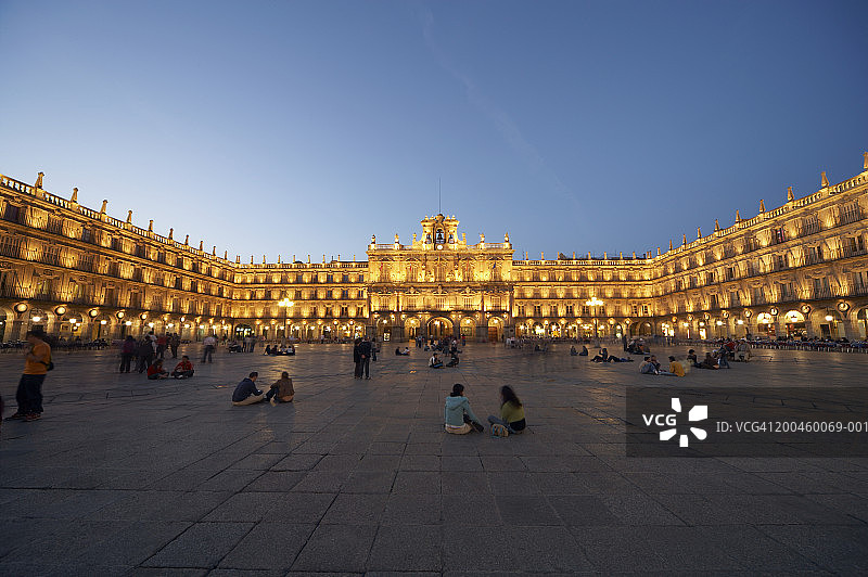 西班牙萨拉曼卡马约尔广场黄昏图片素材
