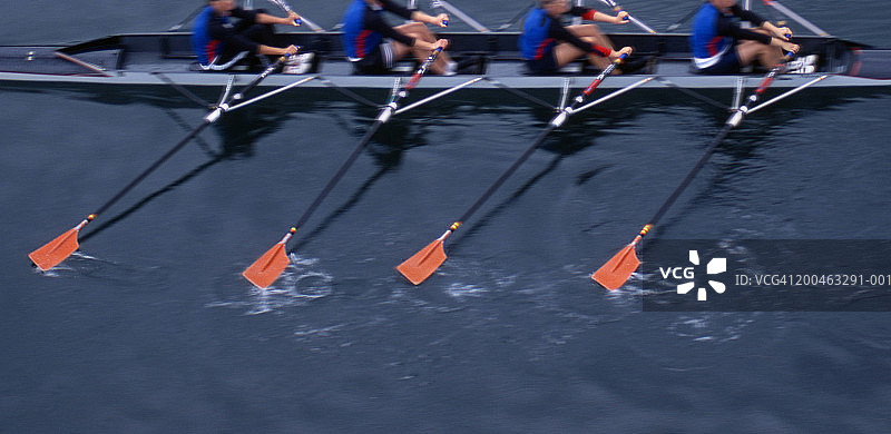 划船的男人们（高角度拍摄）图片素材