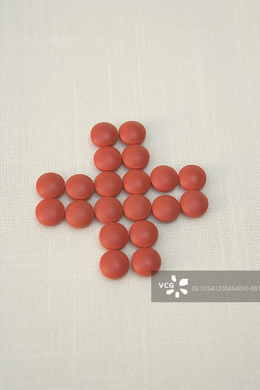 药丸组成的红十字图片素材