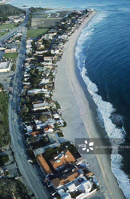 美国加州马里布，马里布殖民地和海岸线鸟瞰图片素材