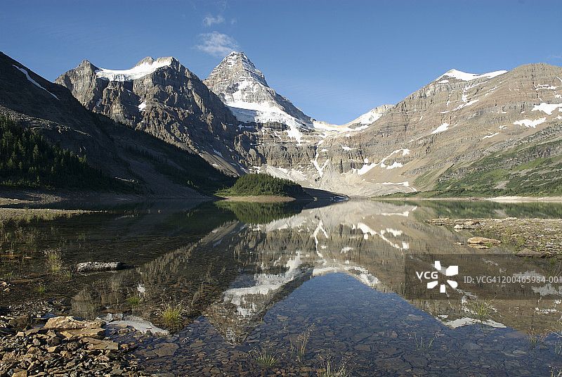 加拿大不列颠哥伦比亚省阿西尼博因山省立公园马戈格湖图片素材