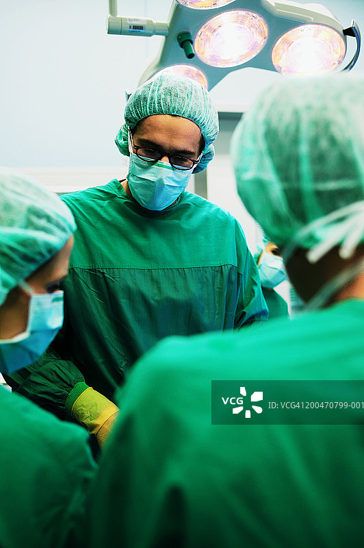 手术室团队工作场景图片素材