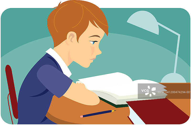 男孩在桌前写作业（侧视图）图片素材