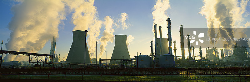 苏格兰格兰杰默斯石化工厂的黎明图片素材