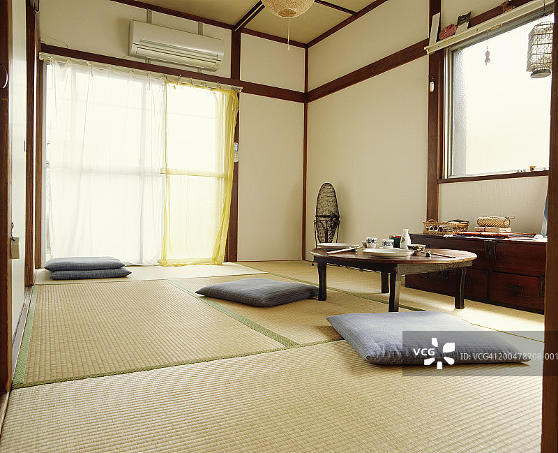 榻榻米坐垫餐桌餐盘房间图片素材