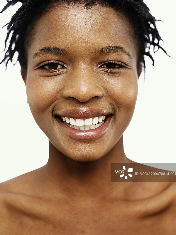 年轻女子微笑，肖像，特写图片素材