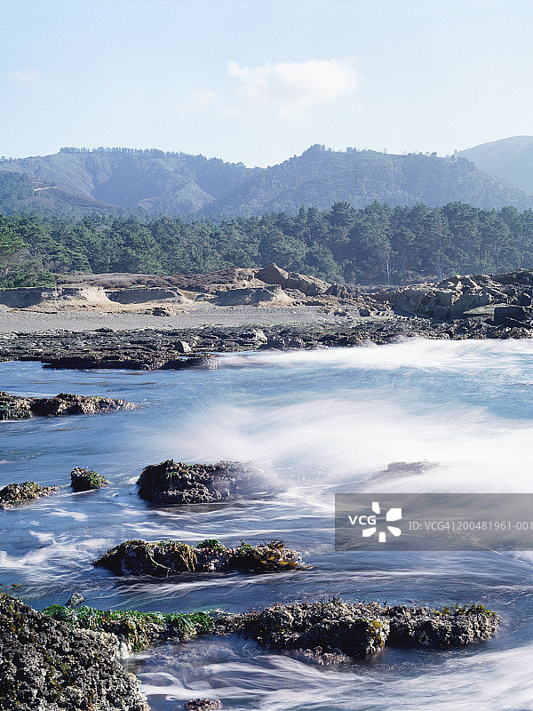 美国加利福尼亚州大瑟尔，洛博斯角州立保护区海浪图片素材