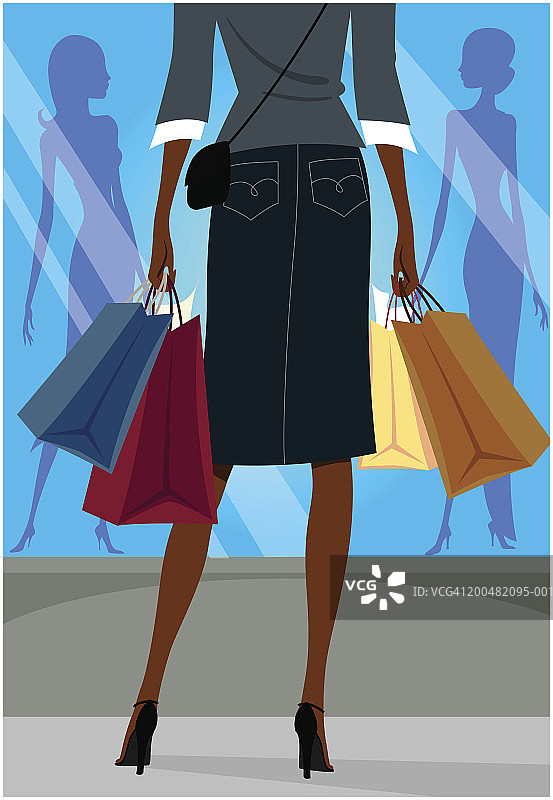 零售店外的女人，手提购物袋，后视图图片素材