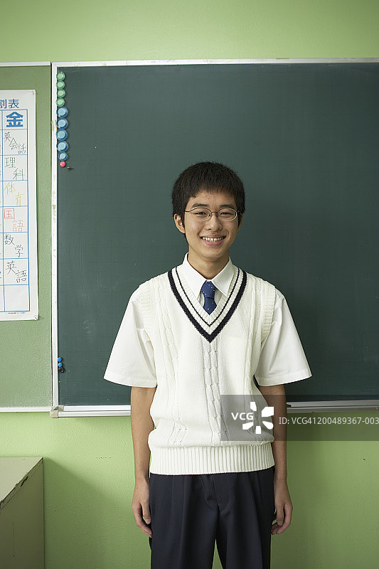 青少年男学生（14-16岁）肖像图片素材