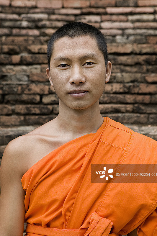 少年僧侣肖像 (16-18岁)图片素材