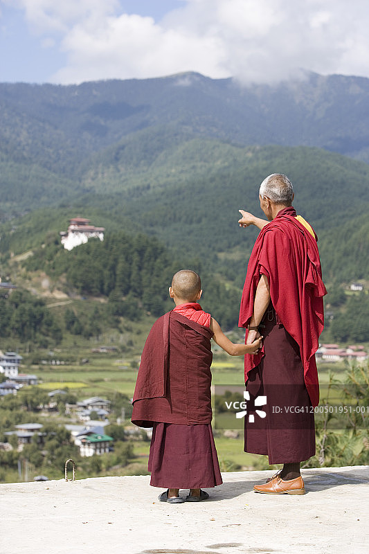 不丹，布姆唐，卡楚寺，佛教僧侣，后视图图片素材