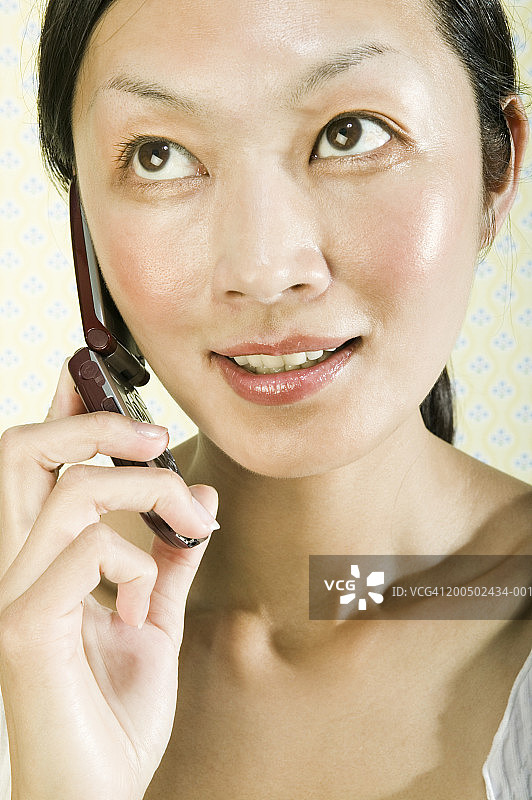 使用手机的女人，特写图片素材