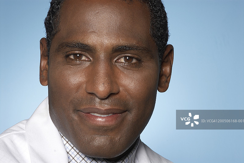 医生微笑特写肖像图片素材