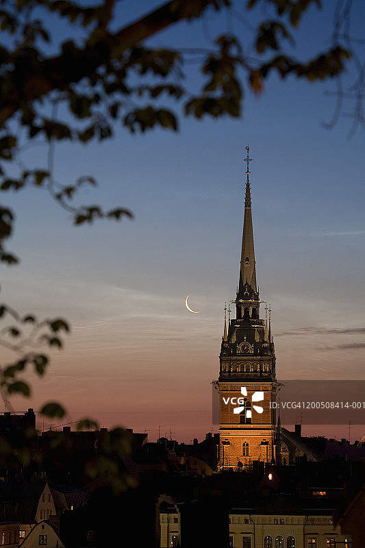 瑞典斯德哥尔摩老城骑士岛教堂夜景图片素材