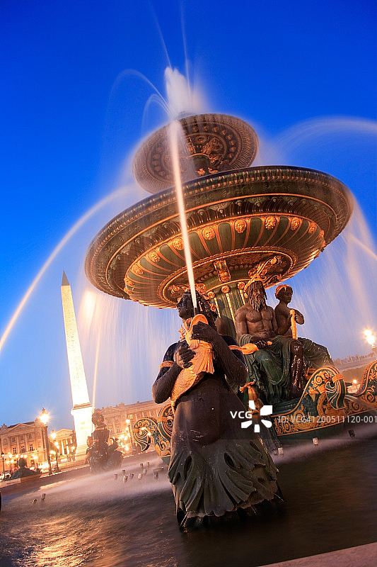 巴黎协和广场海洋喷泉黄昏景图片素材