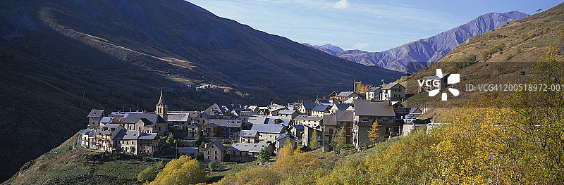 法国罗纳-阿尔卑斯伊泽尔莱泰拉斯村庄图片素材