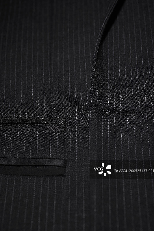男人的细条纹西装外套特写图片素材