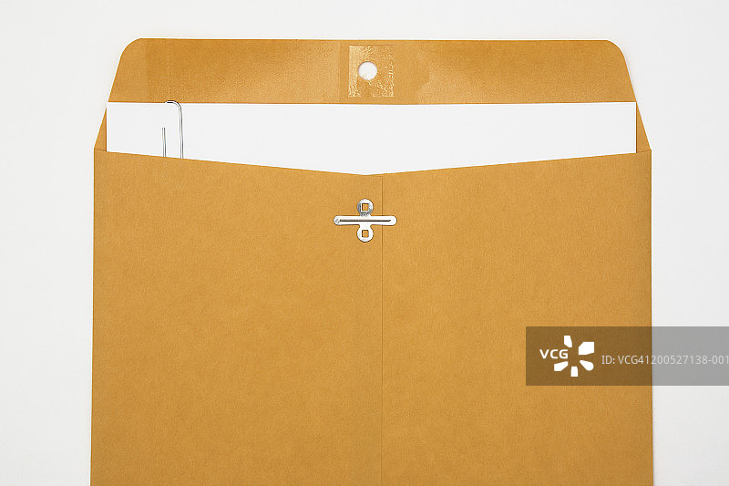 装有纸张的马尼拉信封图片素材