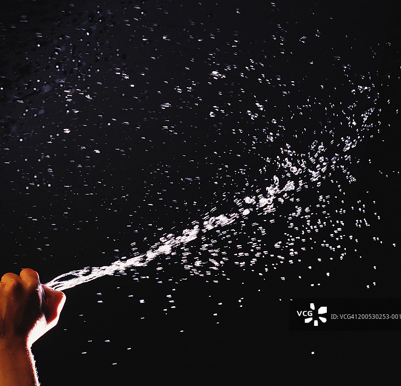 软管喷水图片素材