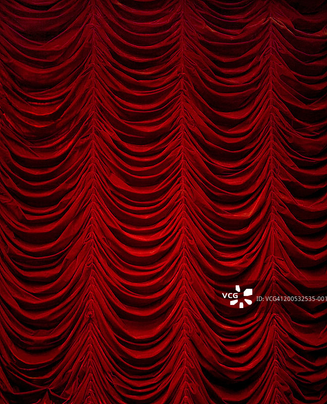 褶皱的红色窗帘图片素材
