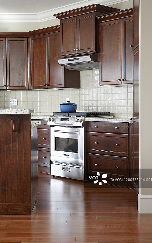 家常厨房里的炉子图片素材