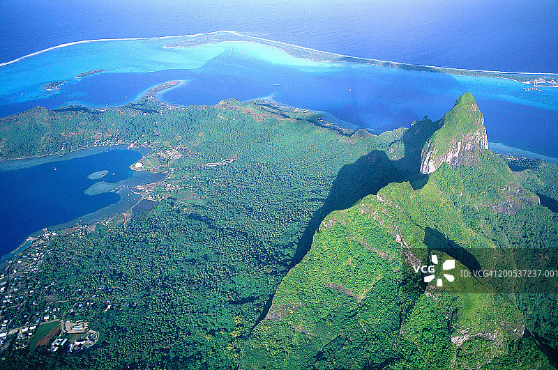 波拉波拉：奥特玛努山和瓦伊塔佩鸟瞰图图片素材
