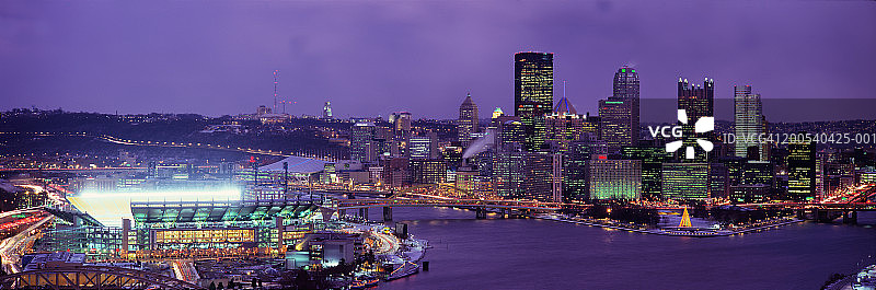 美国宾夕法尼亚州匹兹堡天际线黄昏景观图片素材