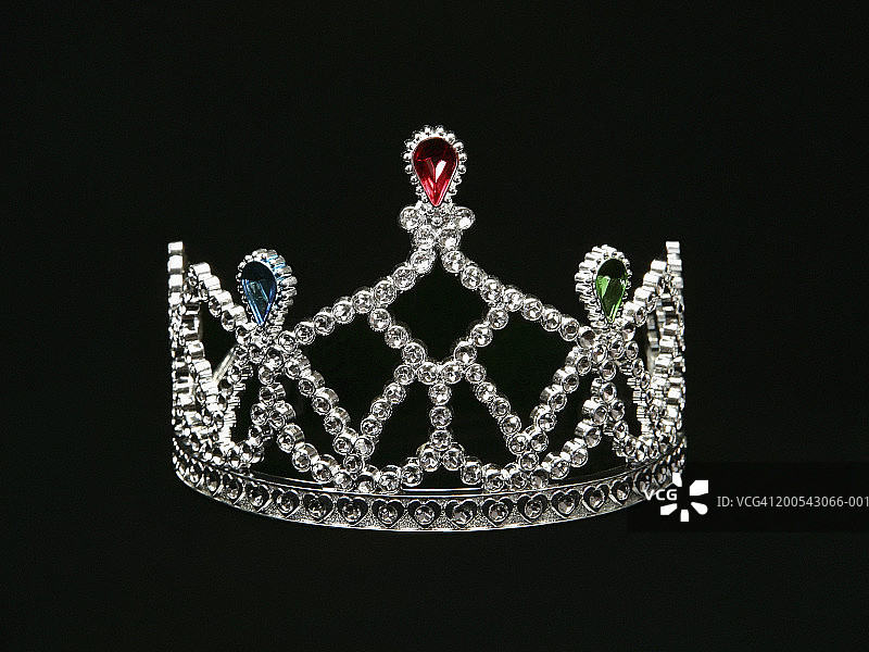 黑色背景上的头饰图片素材