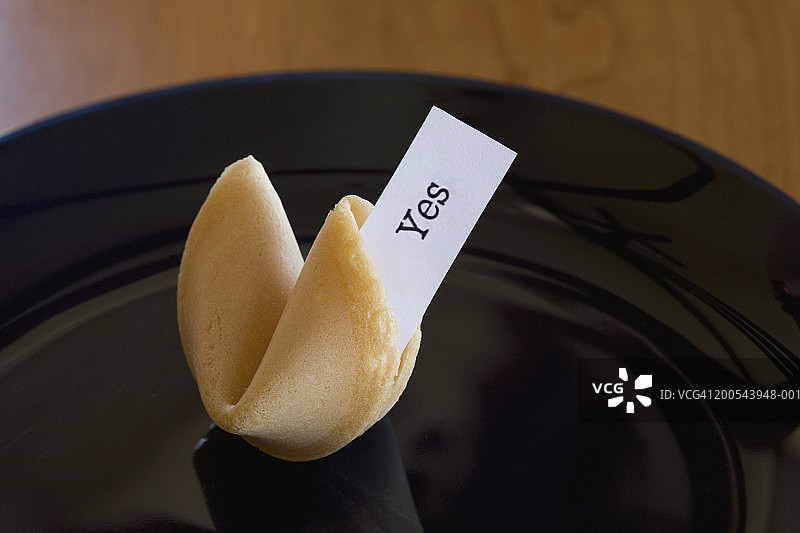 幸运饼干里的“Yes”字样图片素材