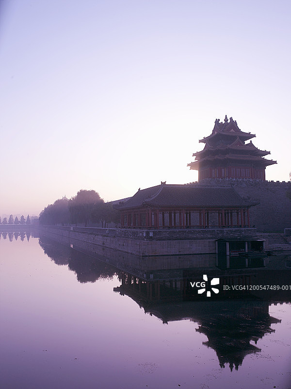 中国北京故宫的湖面倒影图片素材