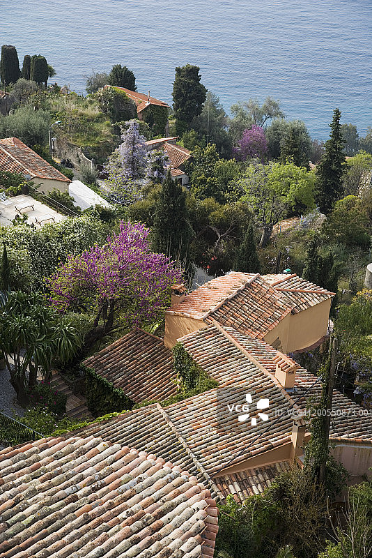 法国蔚蓝海岸罗克布吕讷小镇的房屋景观图片素材
